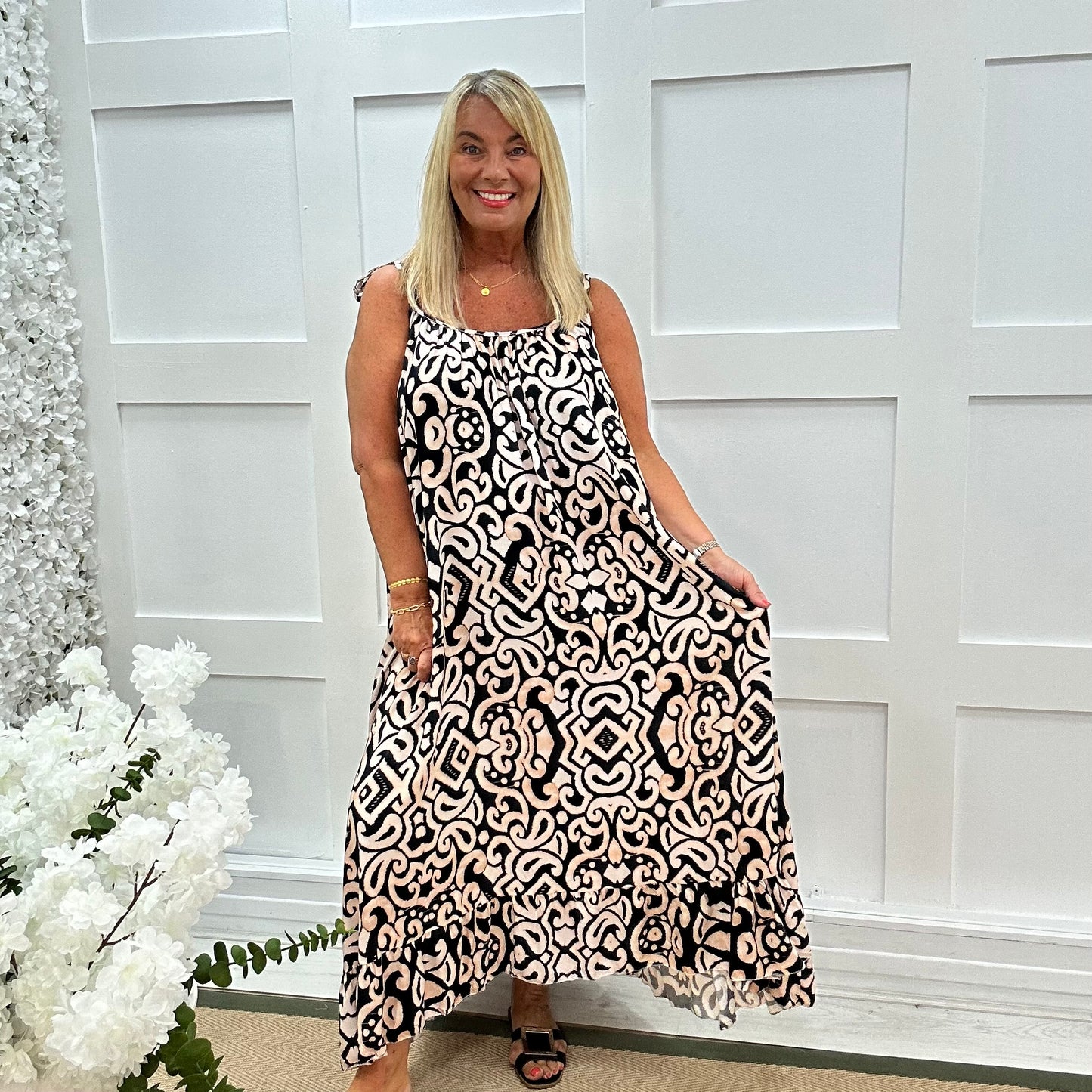 Kandi: Black abstract print strappy maxi dress. One size 16-22