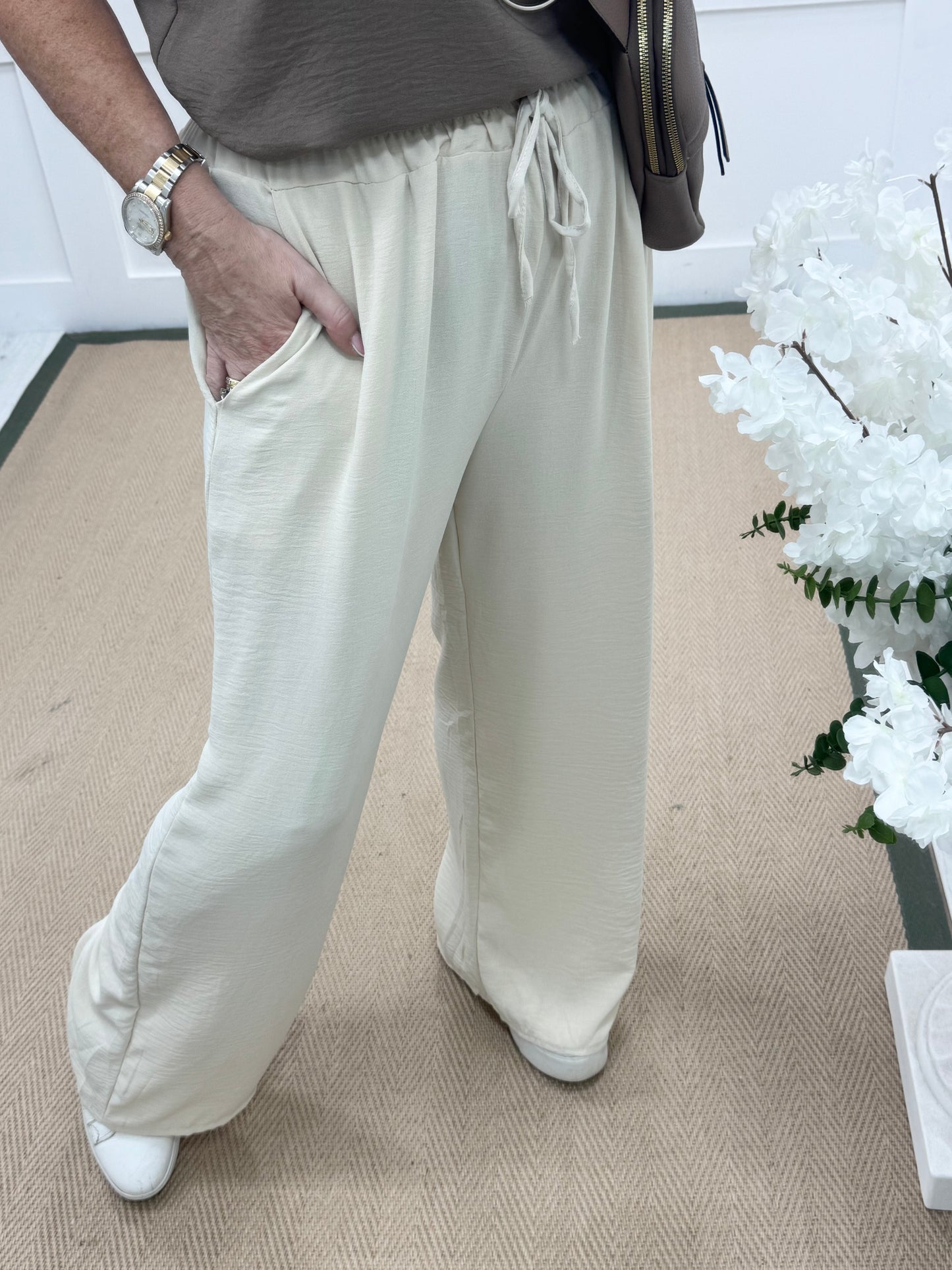 Esme: Cream pocket wide leg trousers. One size: 12-20