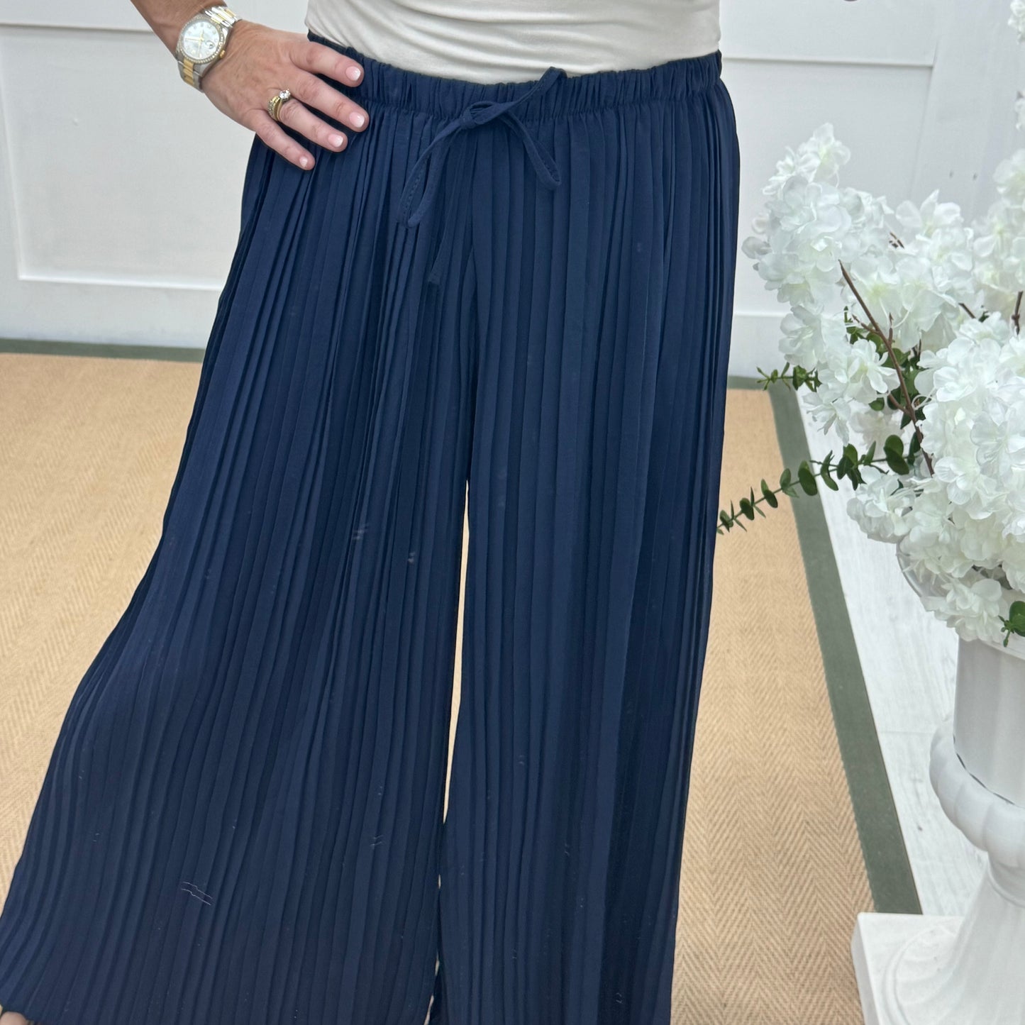 Payton: Navy pleated wide leg trousers. One size: 12-22/24