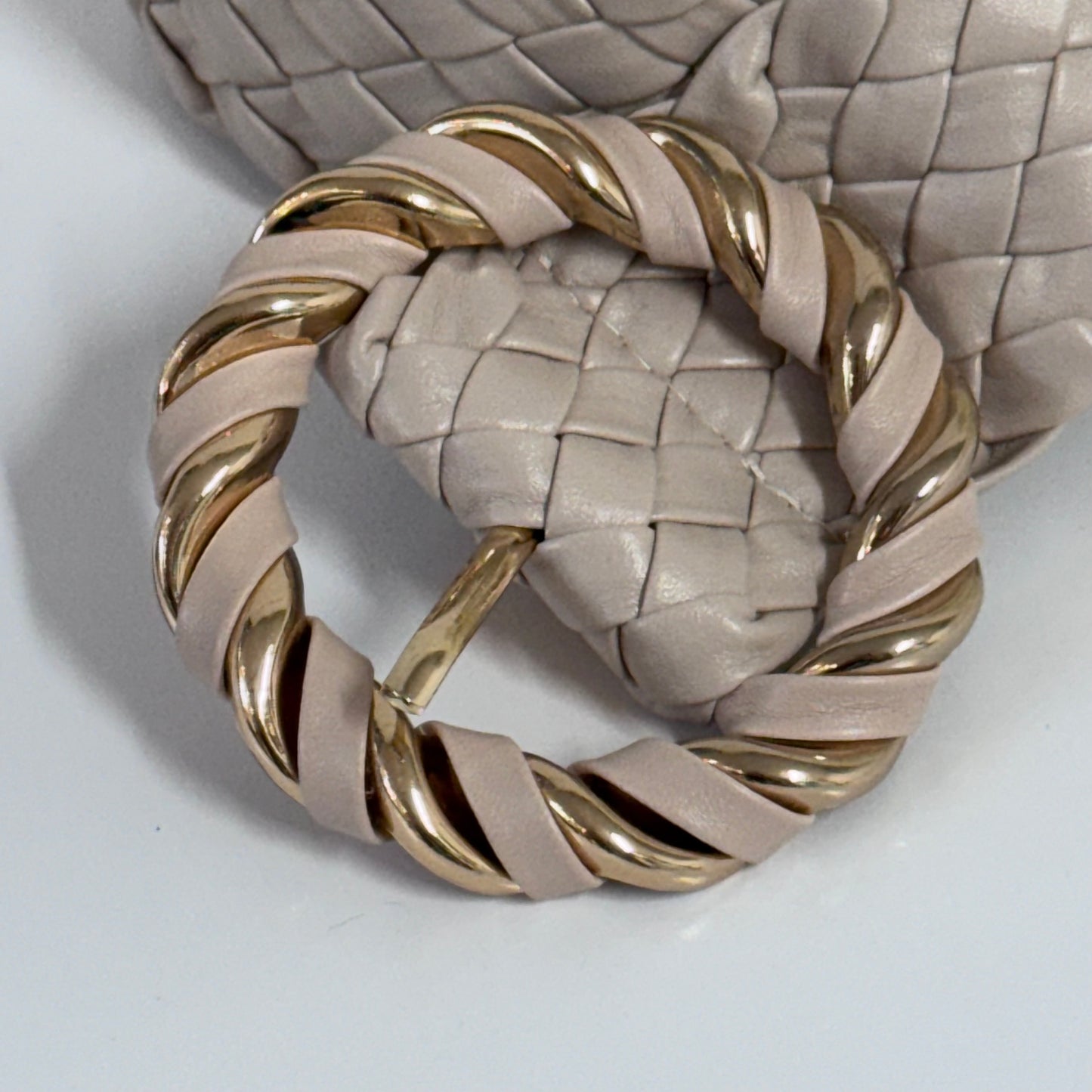 Elva: Stone round buckle weave belt. One size: 8-18