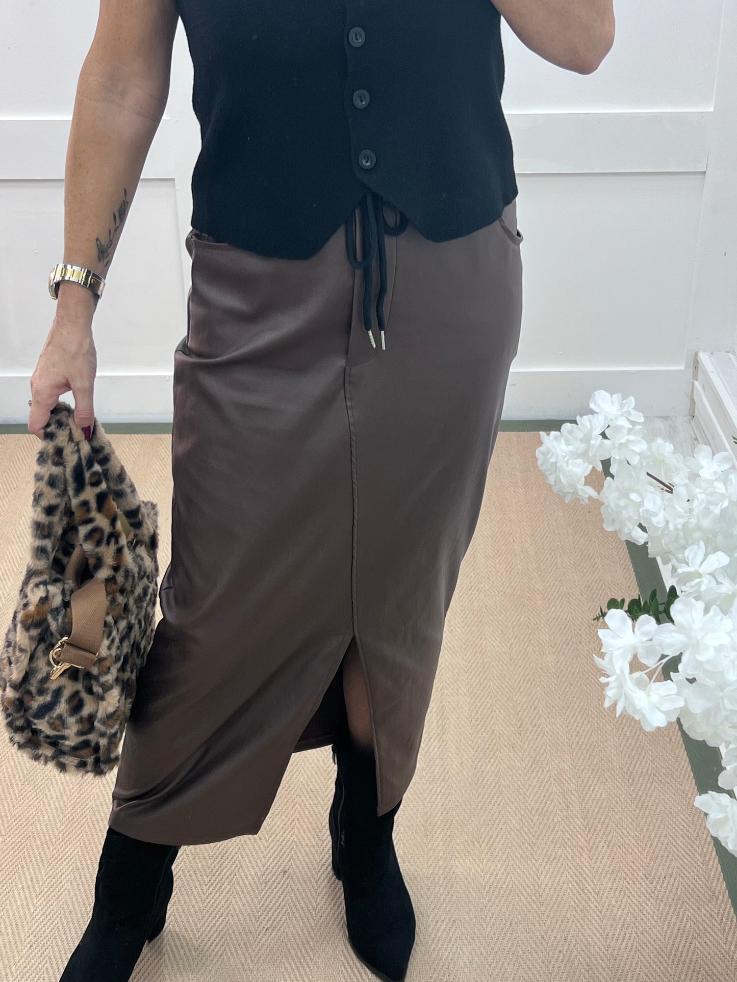 Fern: Brown faux leather pencil skirt. One size: 10-16