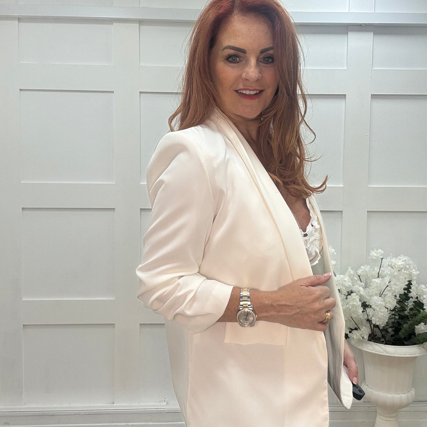 Jody: White ruched sleeve blazer. Sizes 10-18