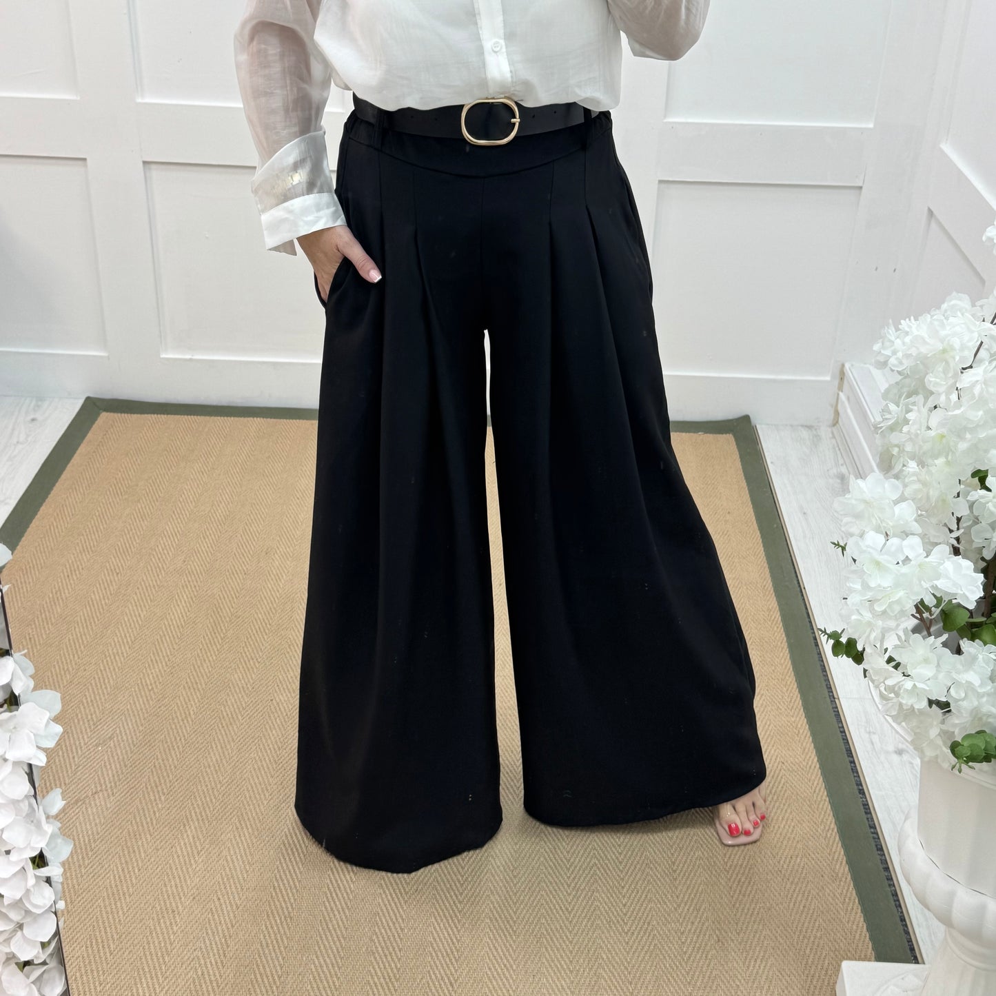 Zina: Black pocket wide leg trousers. One size: 8-14