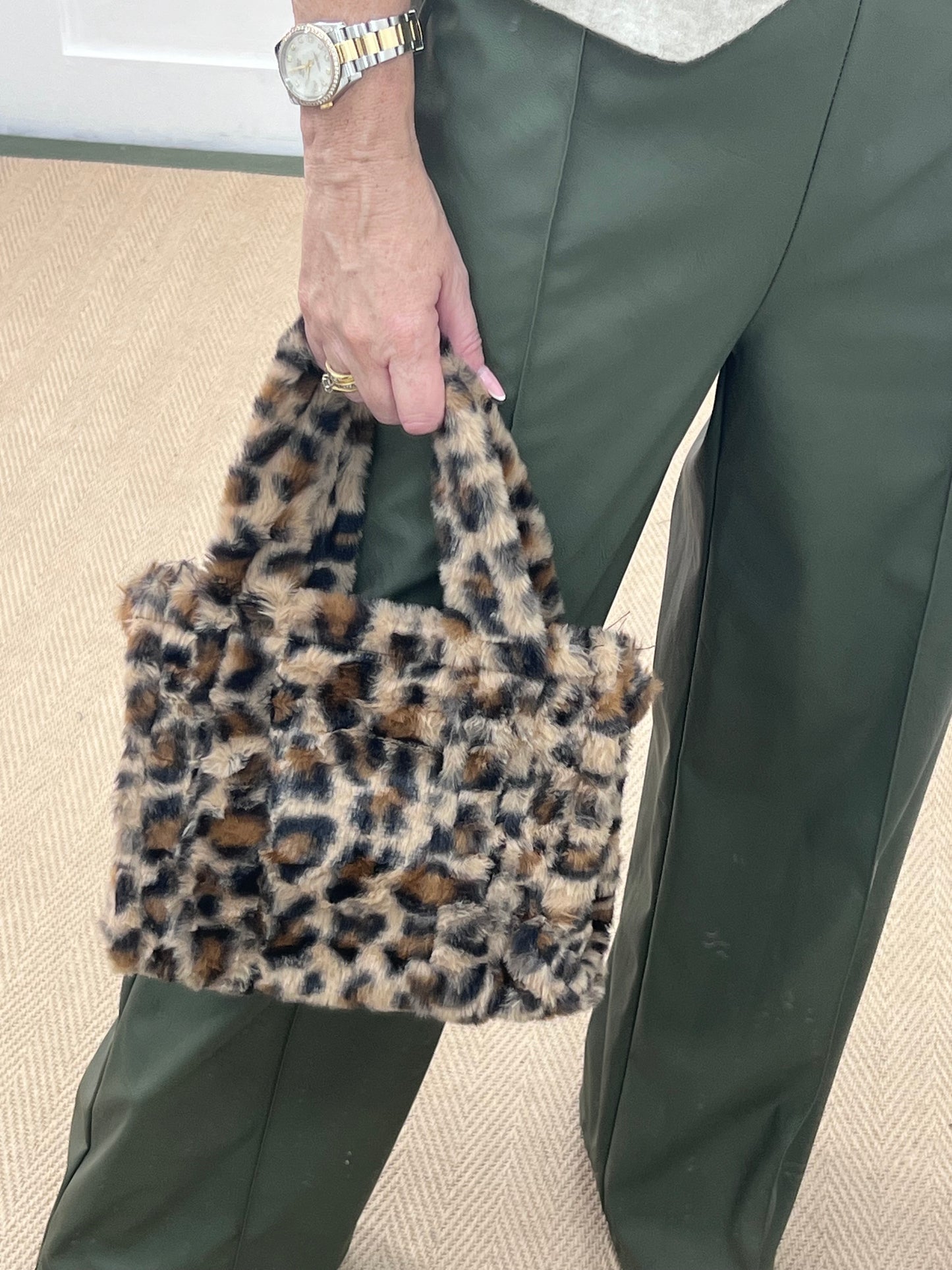 Kayla: Small faux fur leopard print tote bag