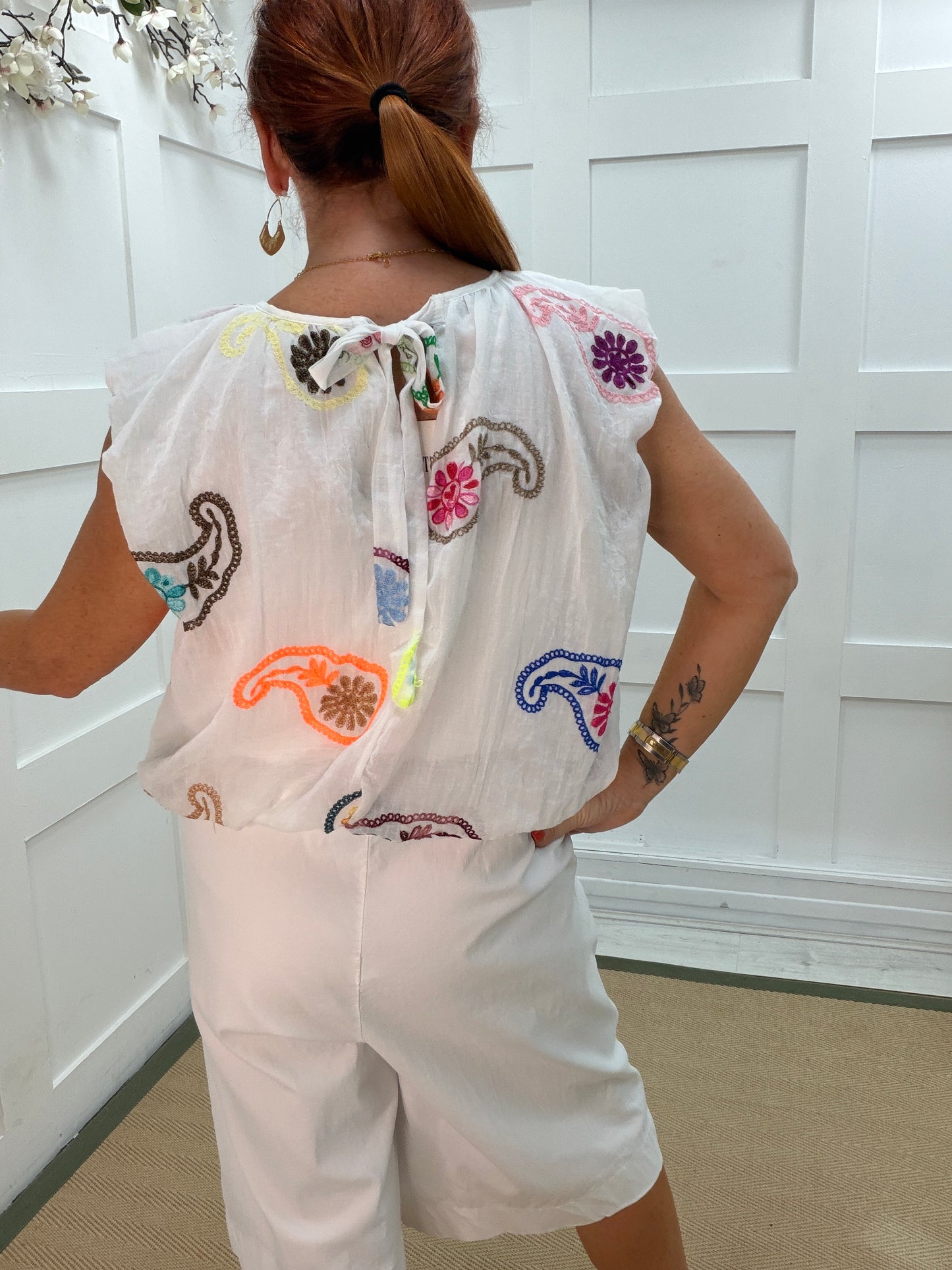 Melissa: Multicoloured embroidered paisley top. One Sz: 10- 14