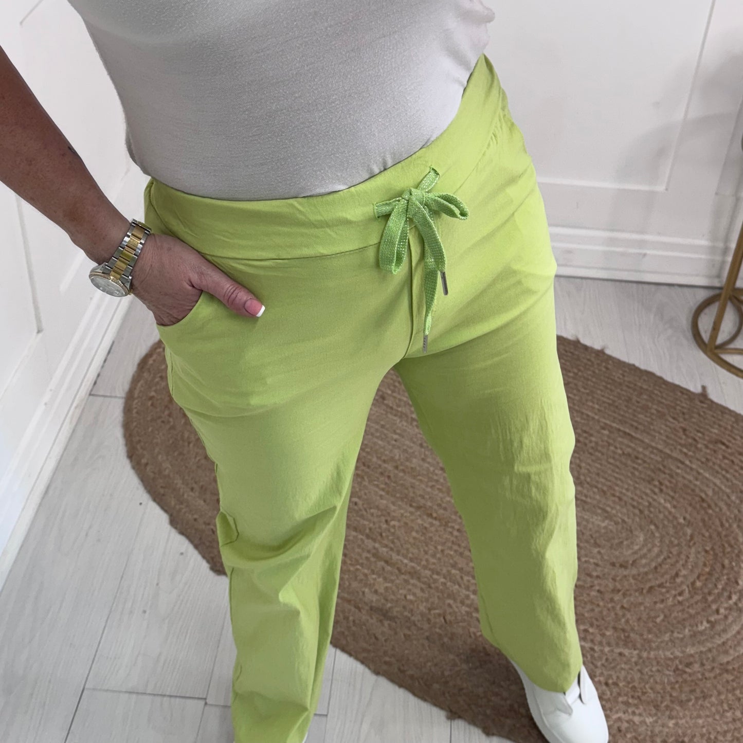 Maeva: Lime straight leg magic pants. One size: 10-14