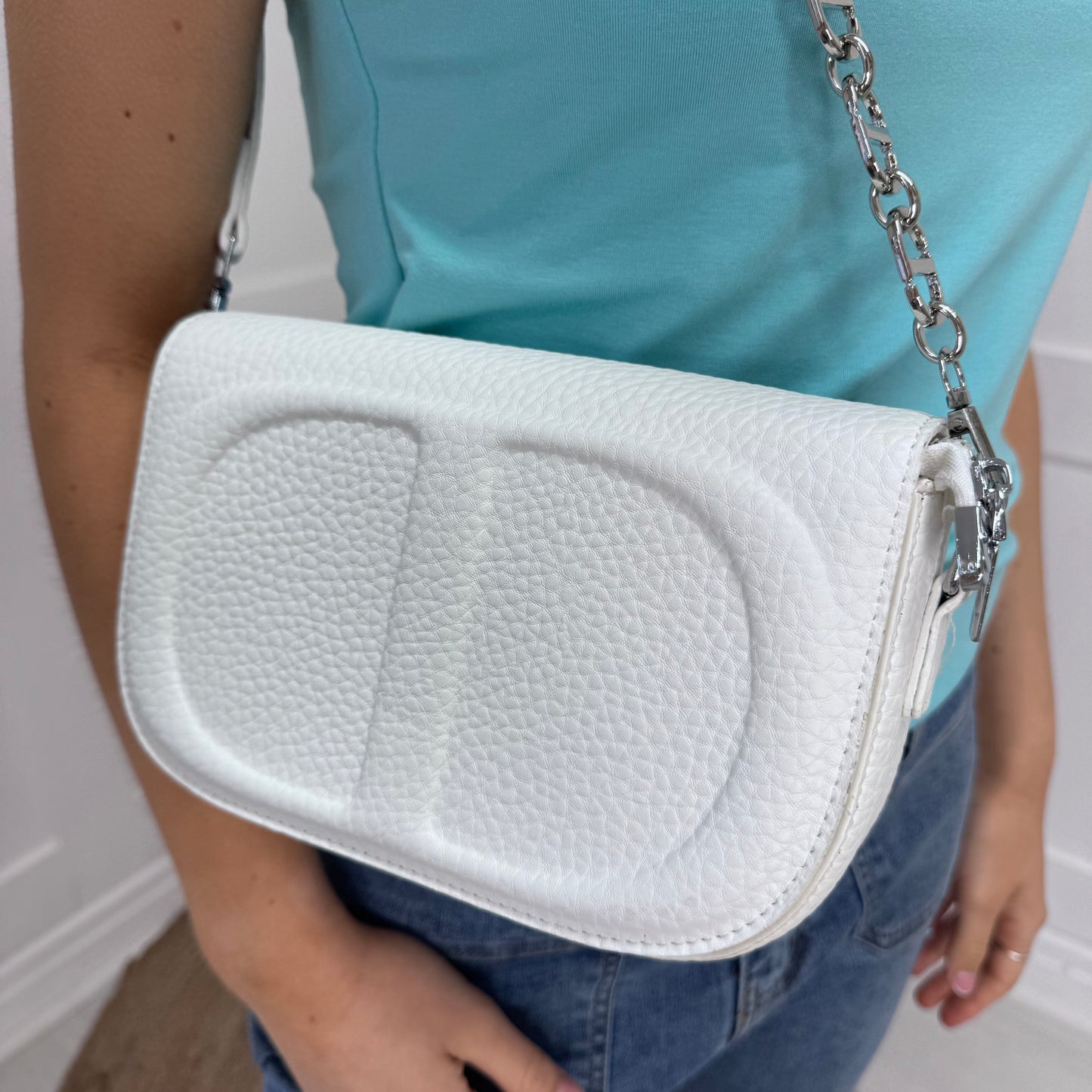 Shellie: White leather look cross body/clutch bag