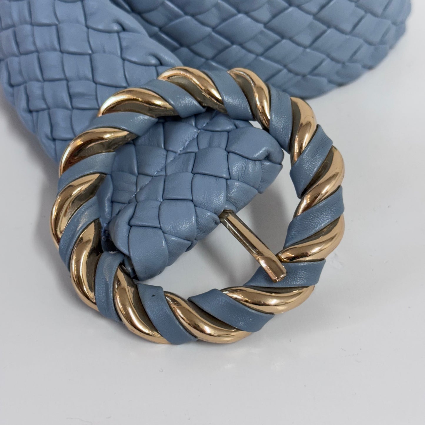 Elva: Blue round buckle weave belt. One size: 8-18