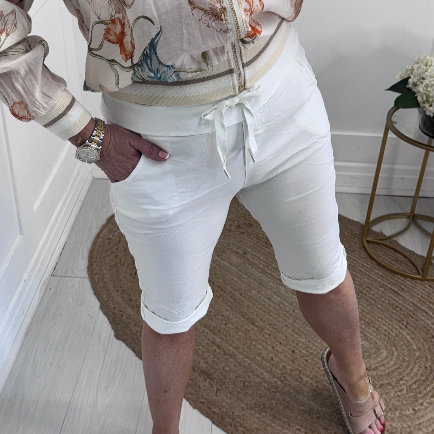 Millie: White stretchy magic shorts. One Size 10-18