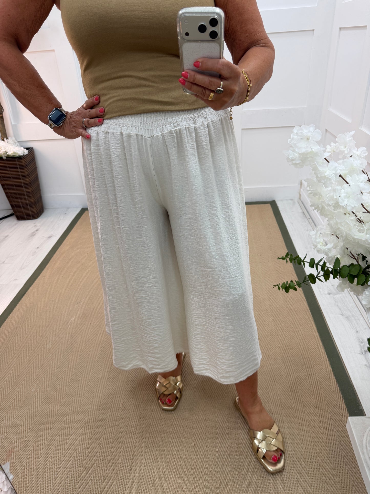 Cleo: Elasticated wide leg culotte trousers. One size: 12-18. 3 colours
