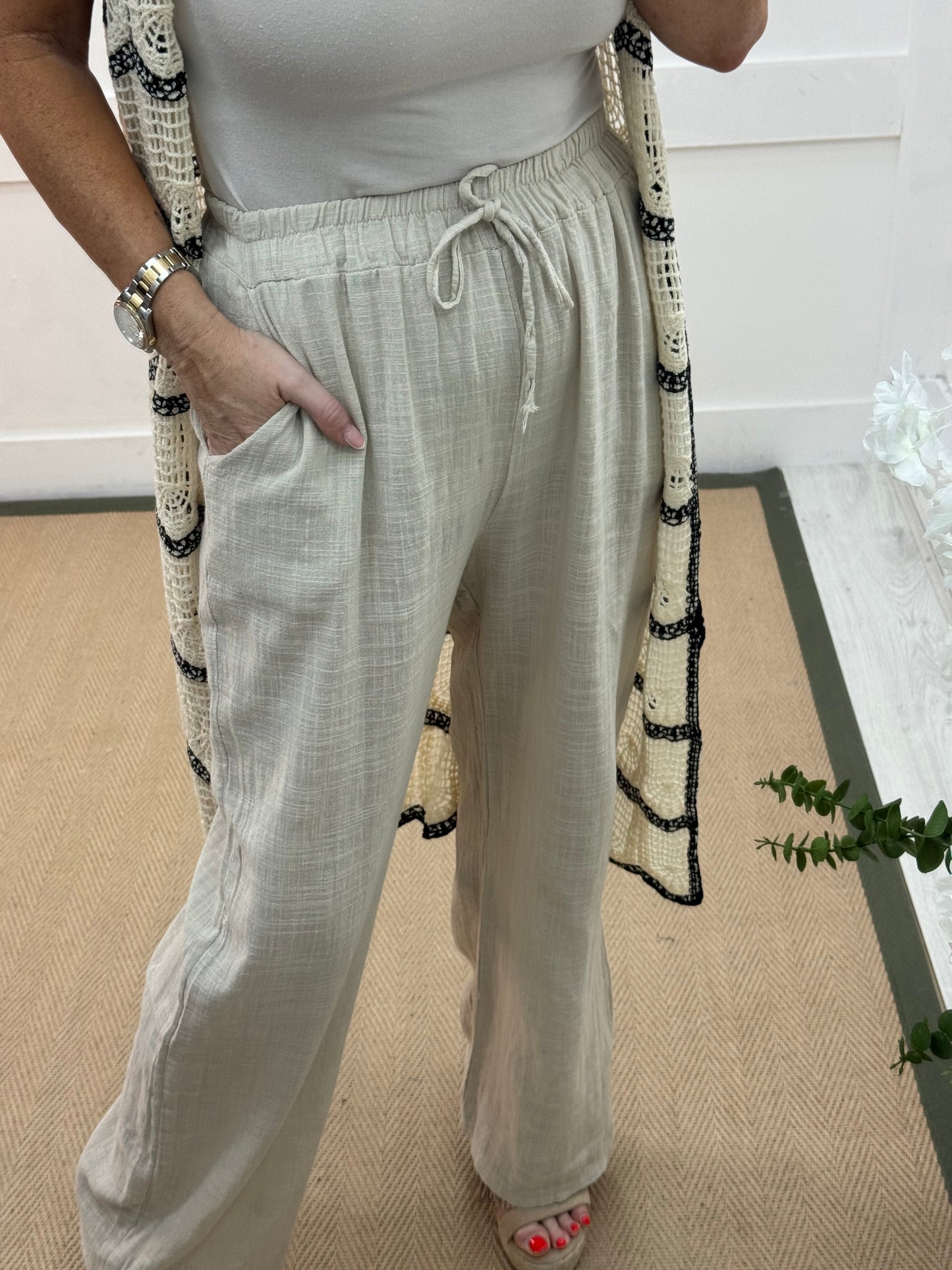 Tori: Cream cotton wide leg trousers. One size: 8-16