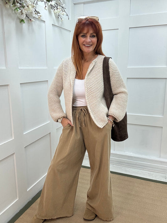 Skye: Cream knitted boxcut cardigan. One size: 10-18