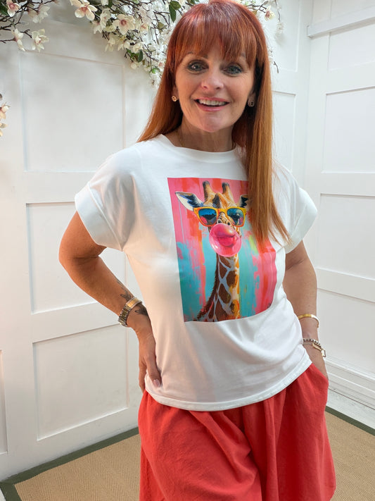 Gina: White giraffe & bubblegum T shirt. One size: 10-14