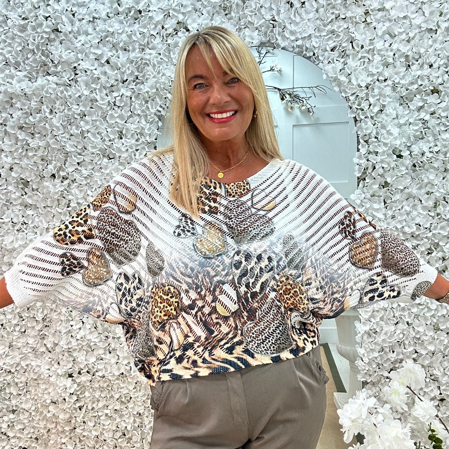 Luna: White leopard print heart V neck top. One size: 12-18