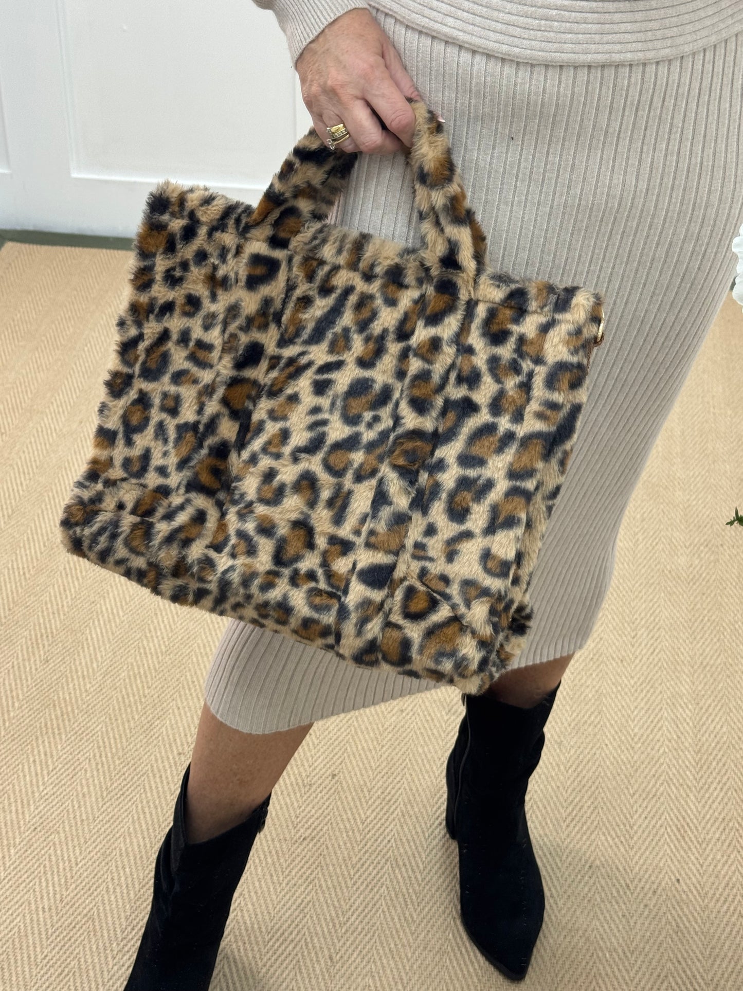 Beth: Large faux fur leopard print tote bag