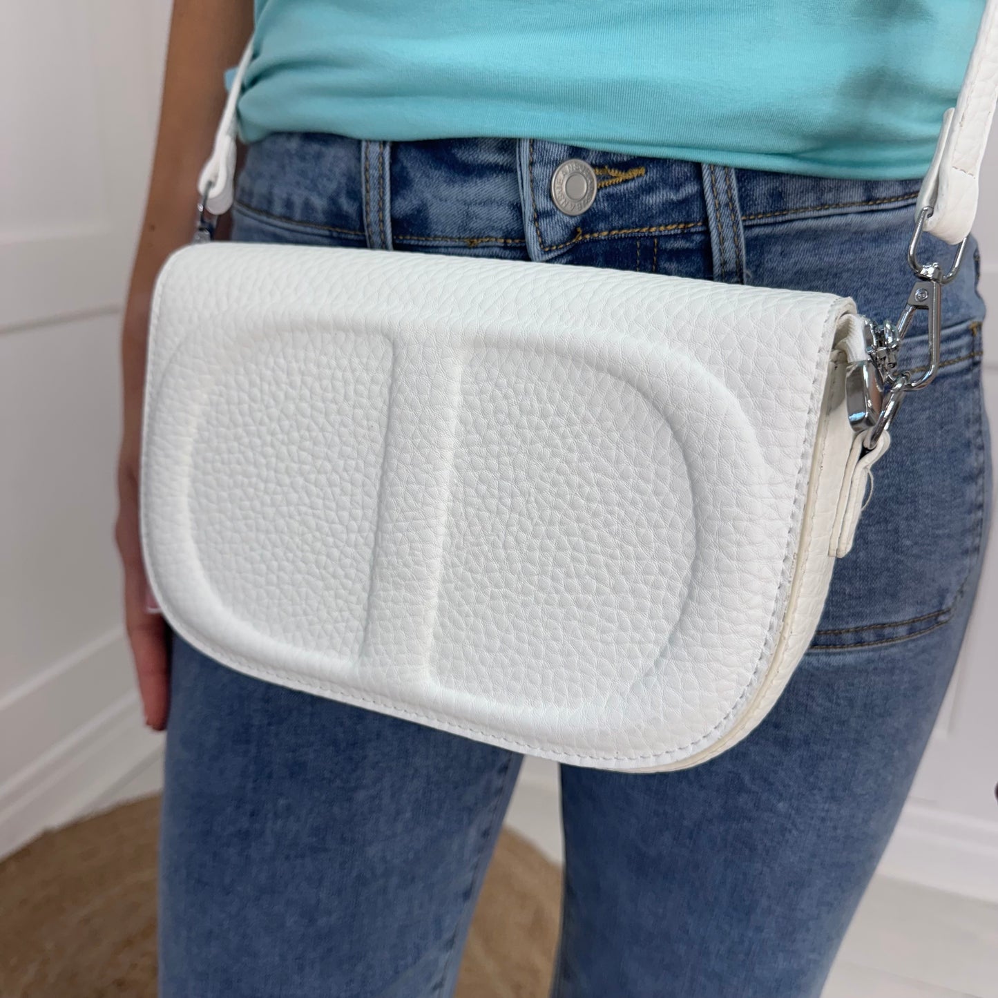 Shellie: White leather look cross body/clutch bag