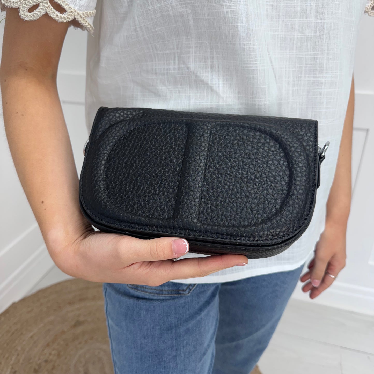 Shellie: Black leather look cross body/clutch bag