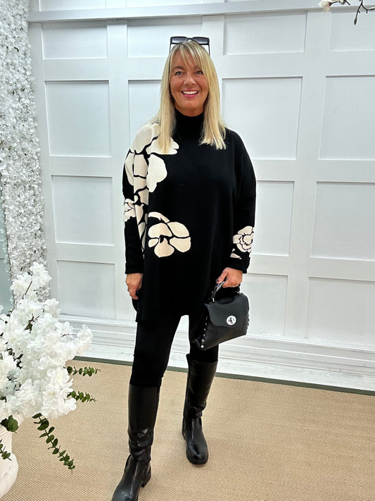 Esther: Black oversized longline knit top. One Sz: 16-24