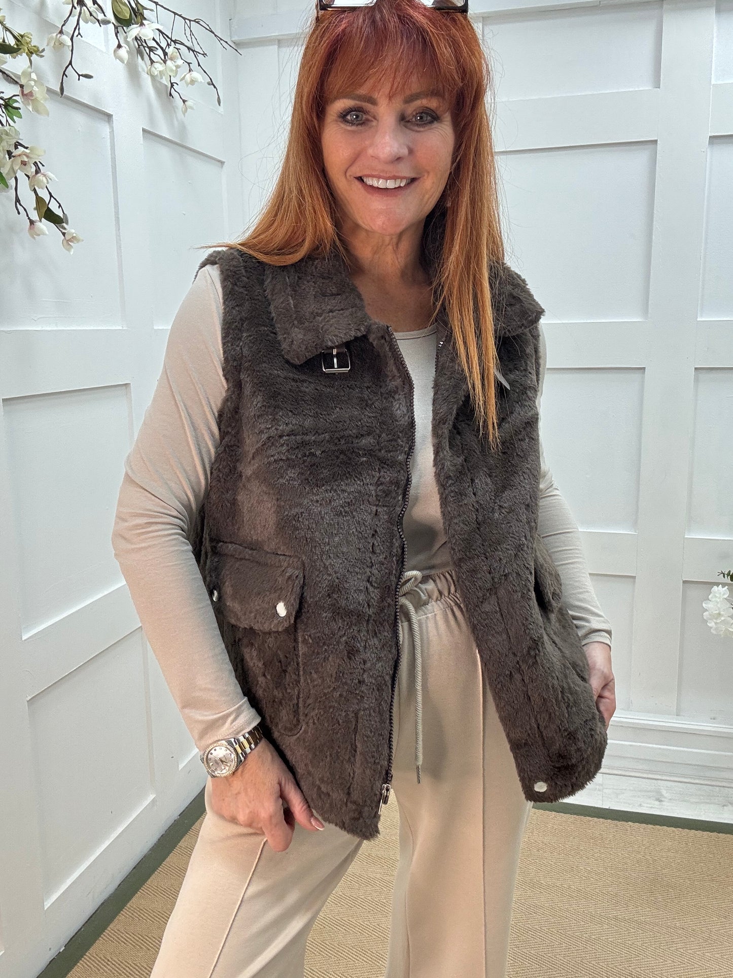 Nala: Brown faux fur pocket waistcoat. One size: 12-16