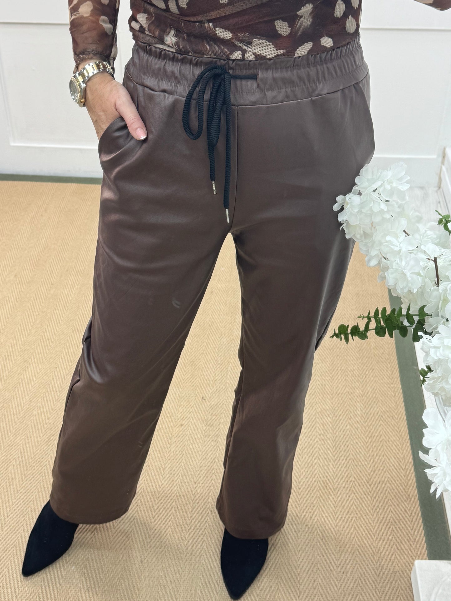Quinn: Brown faux leather trousers. One size: 10-14