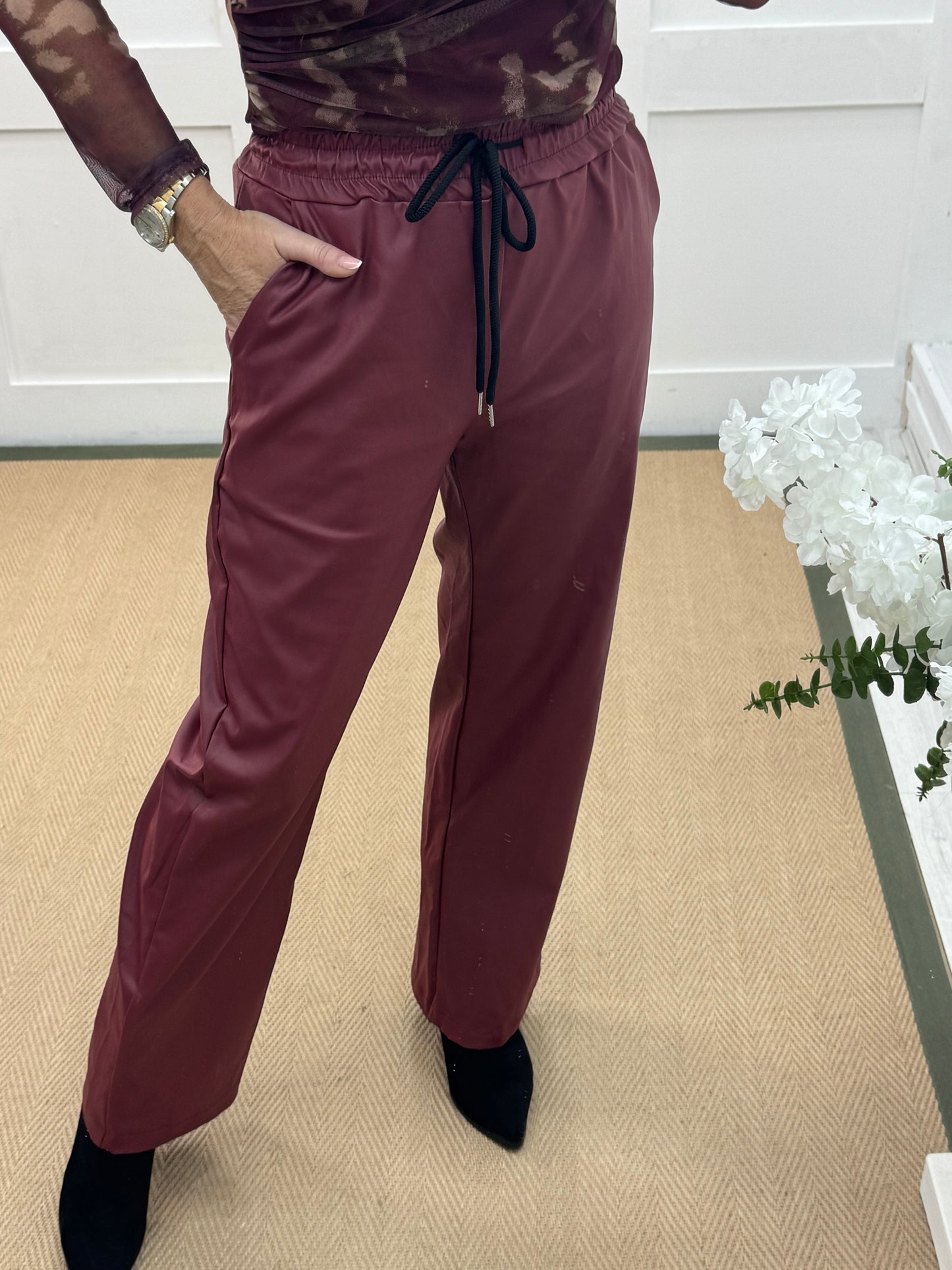 Quinn: Burgundy faux leather trousers. One size: 10-14