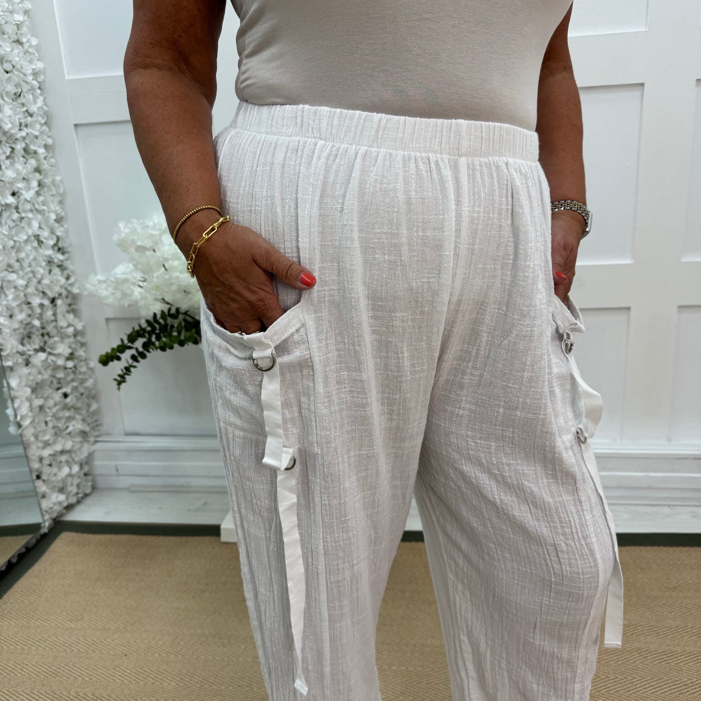 Skylar: White Made in Italy cotton trousers. Sizes: 16-20