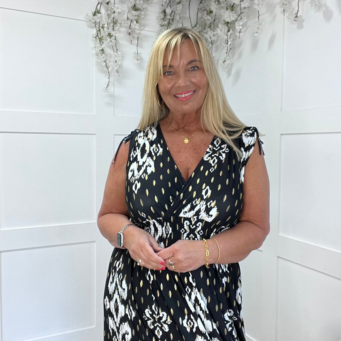 Orla: Stretchy sleeveless black & white maxi dress. One size 12-20