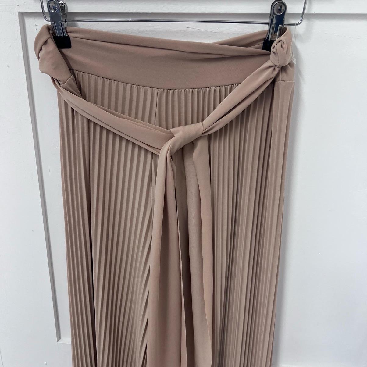 Izzy: Plain stretchy pleated trousers. One size 8-16