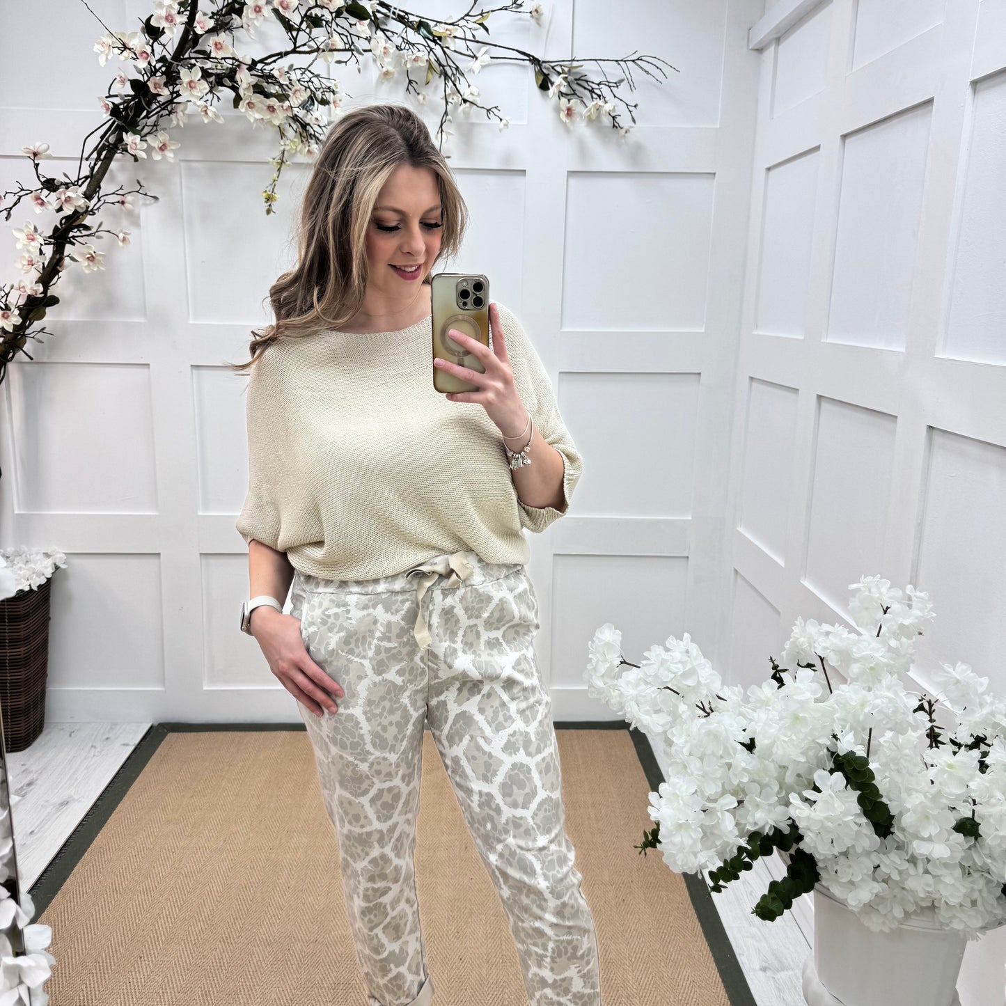 Morgan: Cream knitted diamante flower top. One size: 14-18