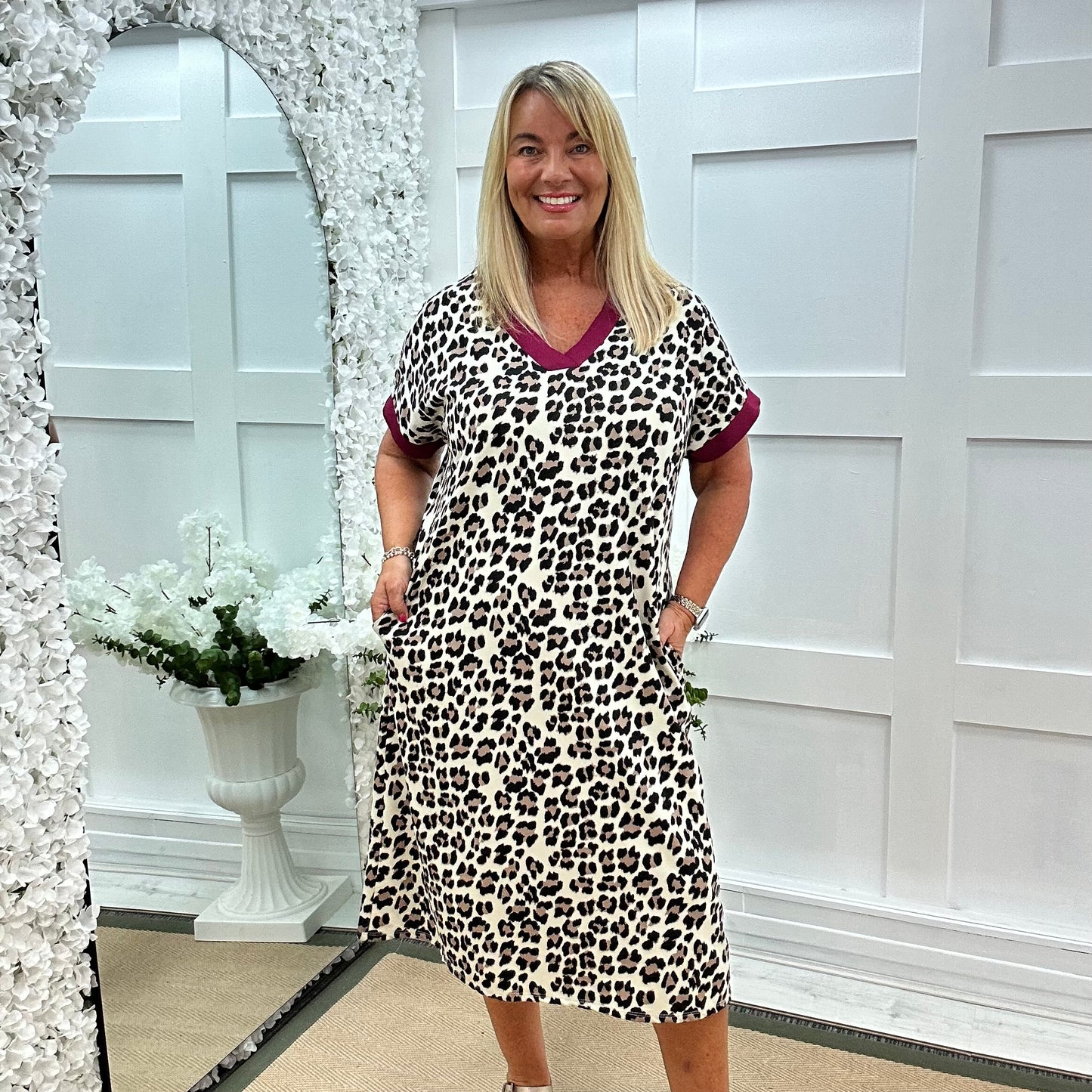 Luna: Burgundy trim leopard print dress with pockets. One size: 16-20