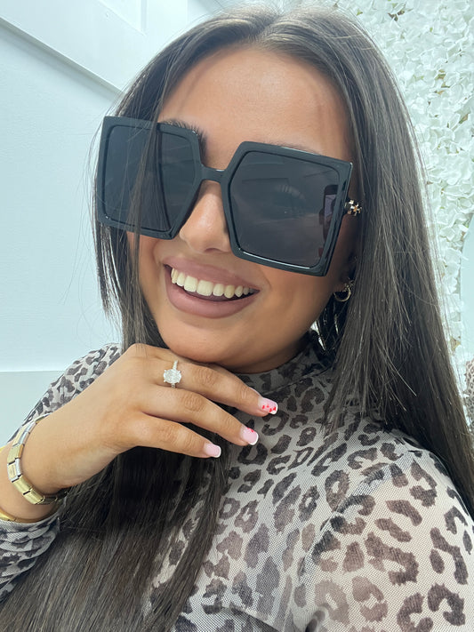 Milan: Black & gold oversized fashion sunglasses
