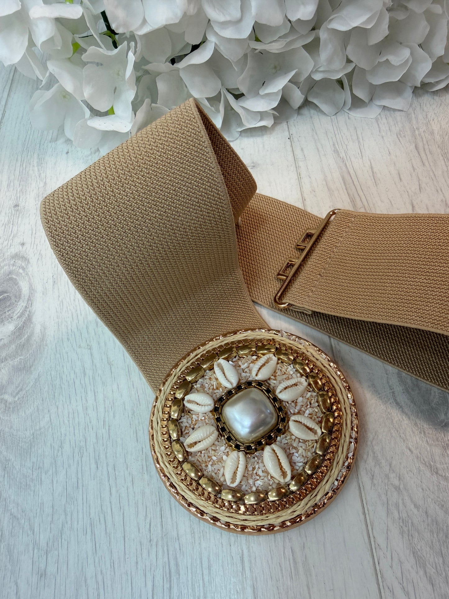 Bridie: Cream & gold shell round buckle belt. One size: 8-18