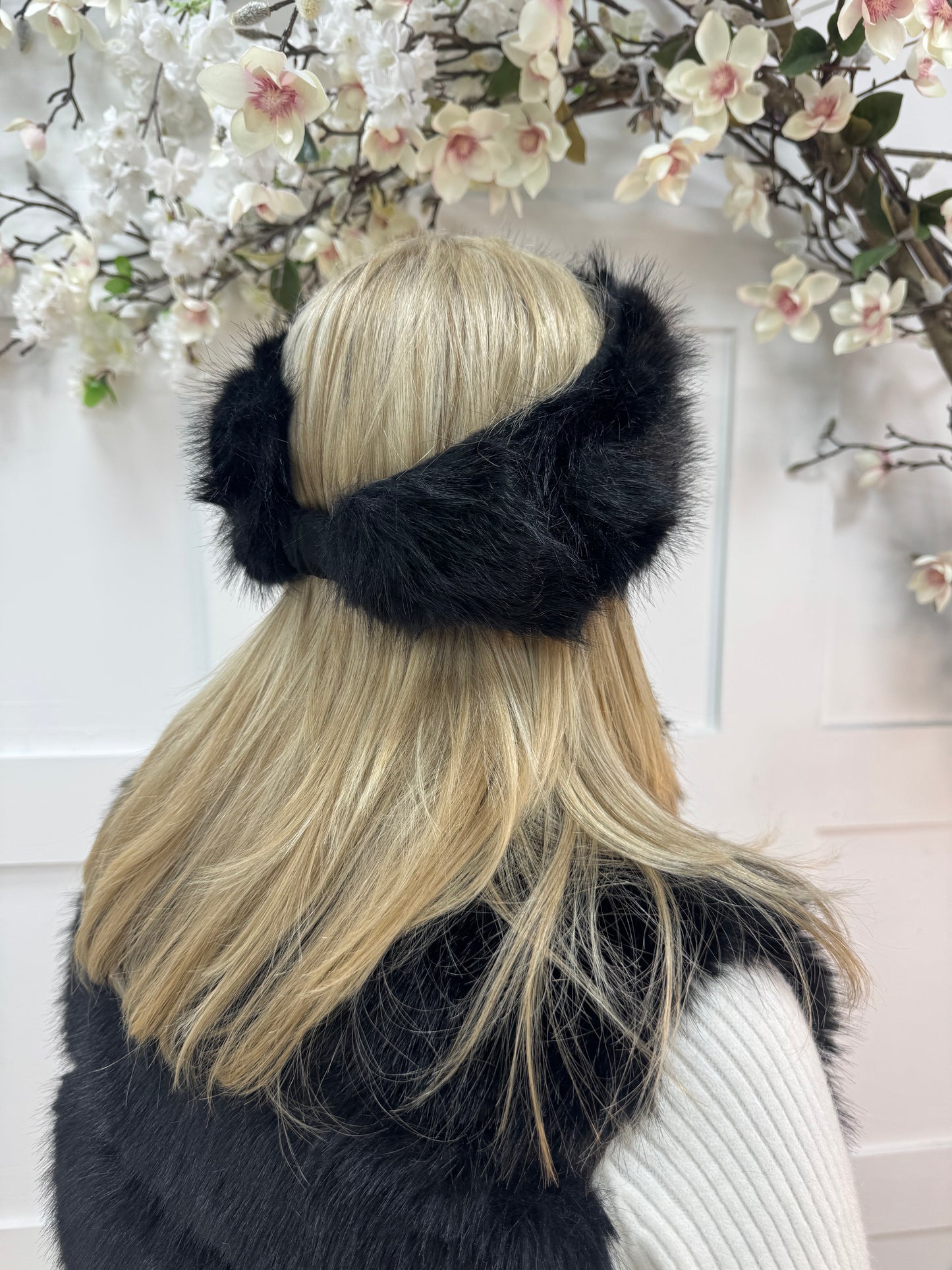 Carmen: Black faux fur headband. Free size