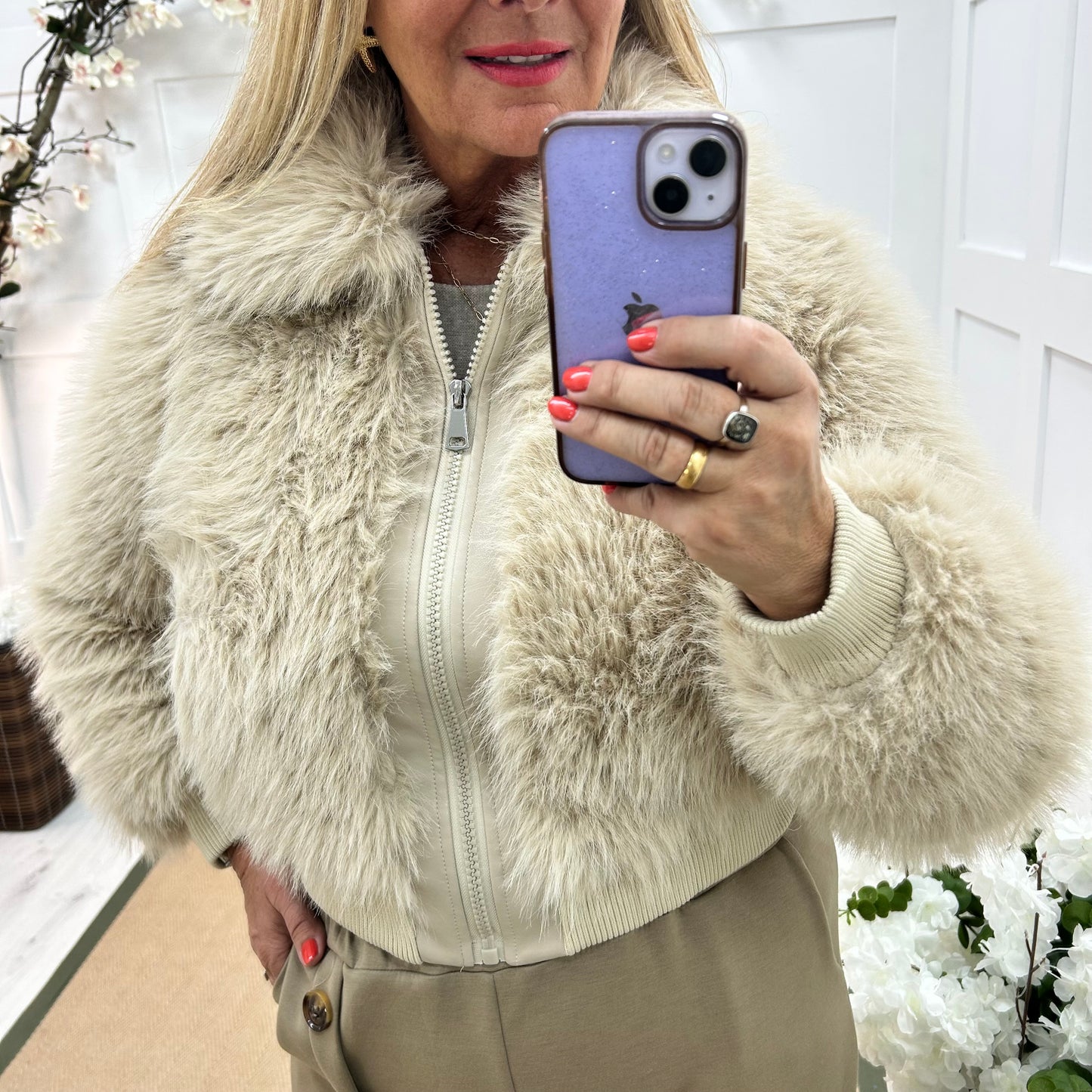 Etta: Beige short faux fur jacket. 2 sizes