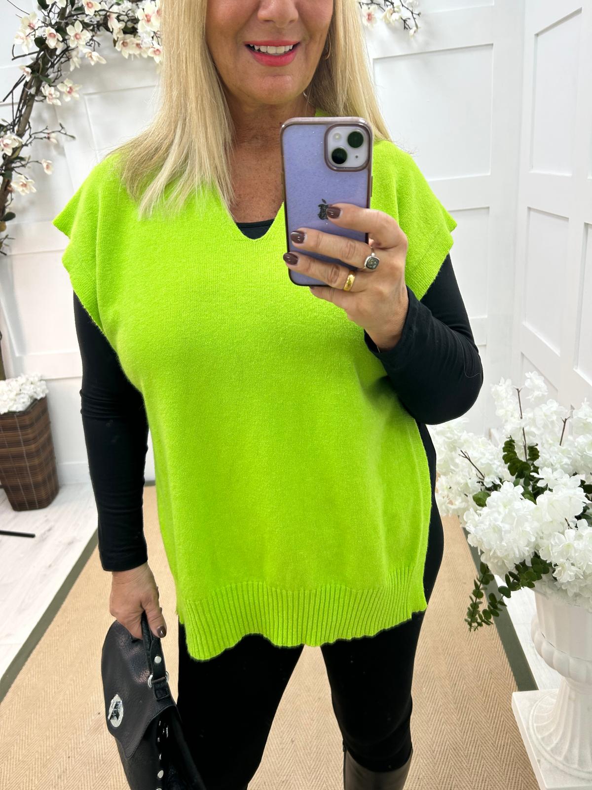 Phoenix: Green button knit top. One size: 14-20