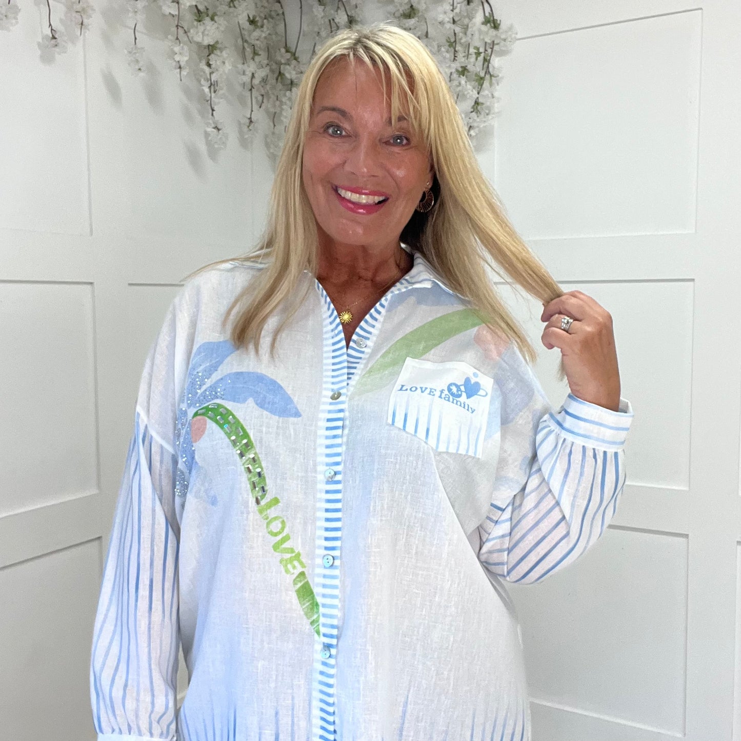 Stacie: Blue palm tree & script diamanté shirt. One size: 14-20