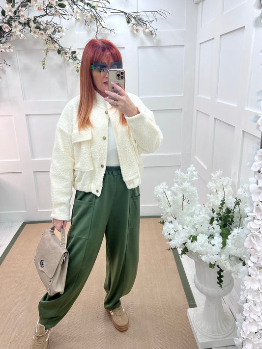 Kleo: Cream short boucle bomber jacket. One size: 12-18