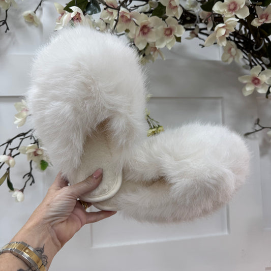 Trixi: White fluffy mule slippers. Sizes: 3-8