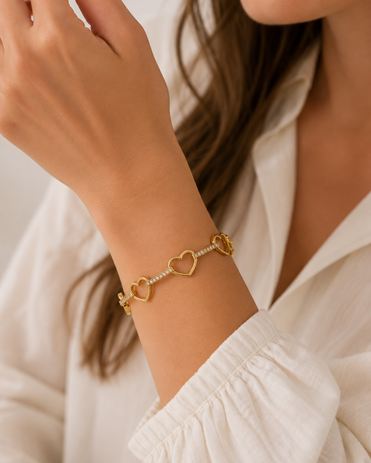 L’amour: 18K gold plated cz heart bracelet