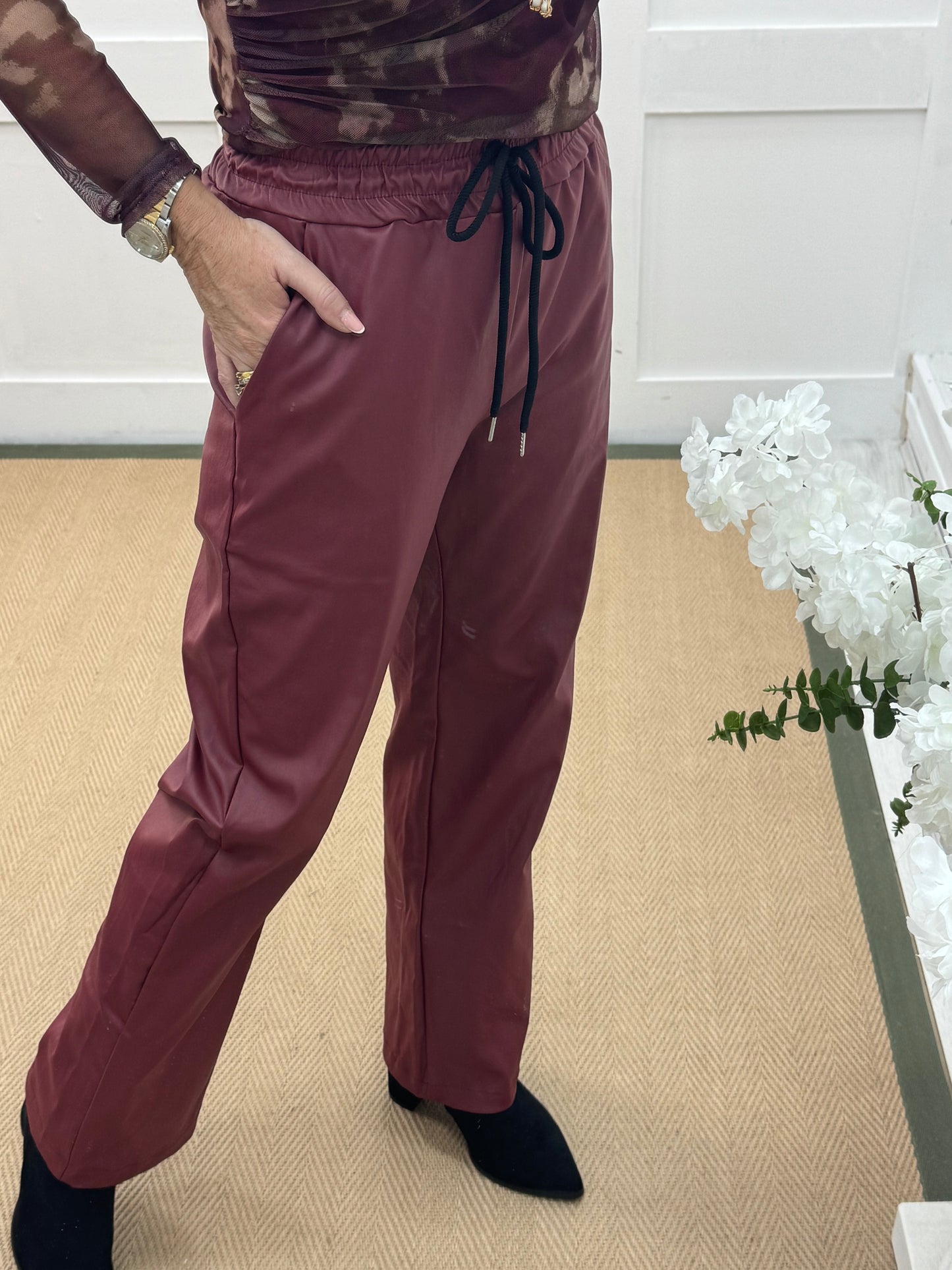 Quinn: Burgundy faux leather trousers. One size: 10-14
