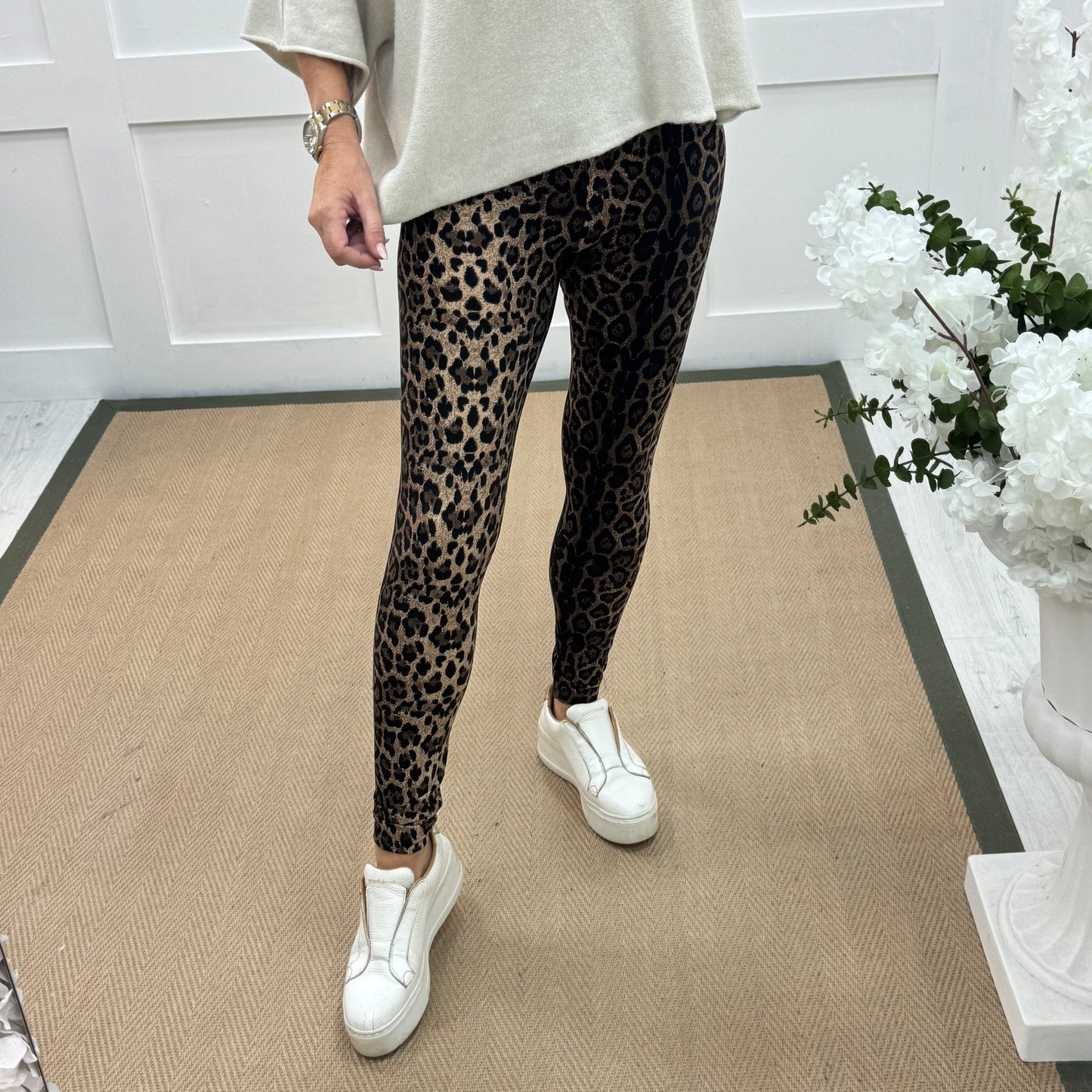 Bella: Stretchy leopard print leggings. 2 sizes