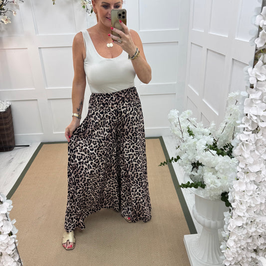 Frankie: Dark leopard print palazzo trousers. One Sz: 10-18