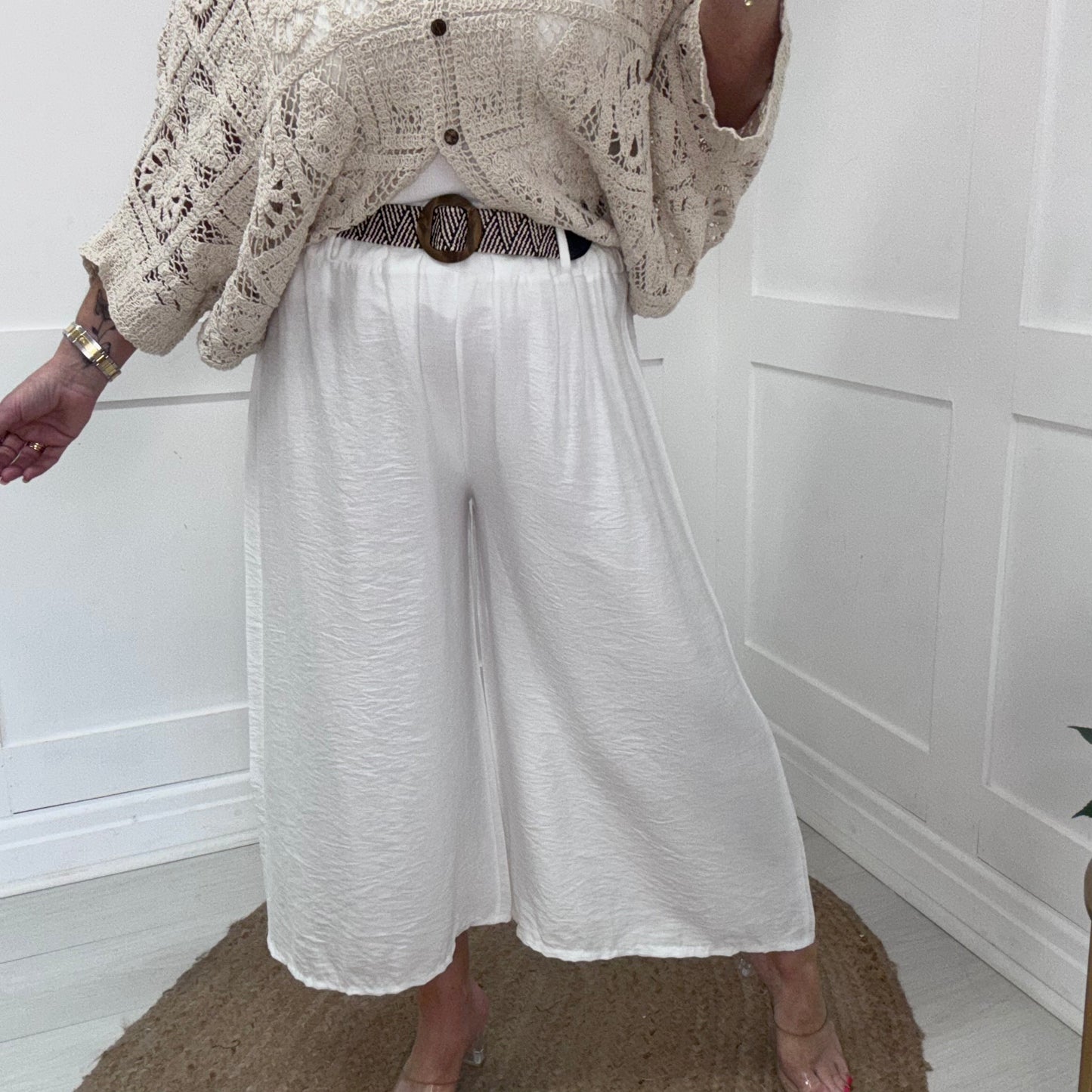 Jessica: White belted 3/4 palazzo trousers. One size: 8-14