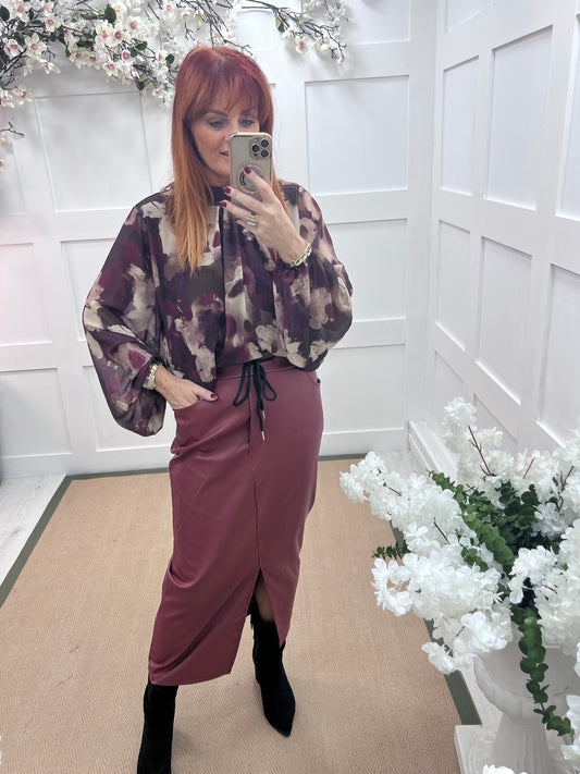 Fern: Burgundy faux leather pencil skirt. One size: 10-16