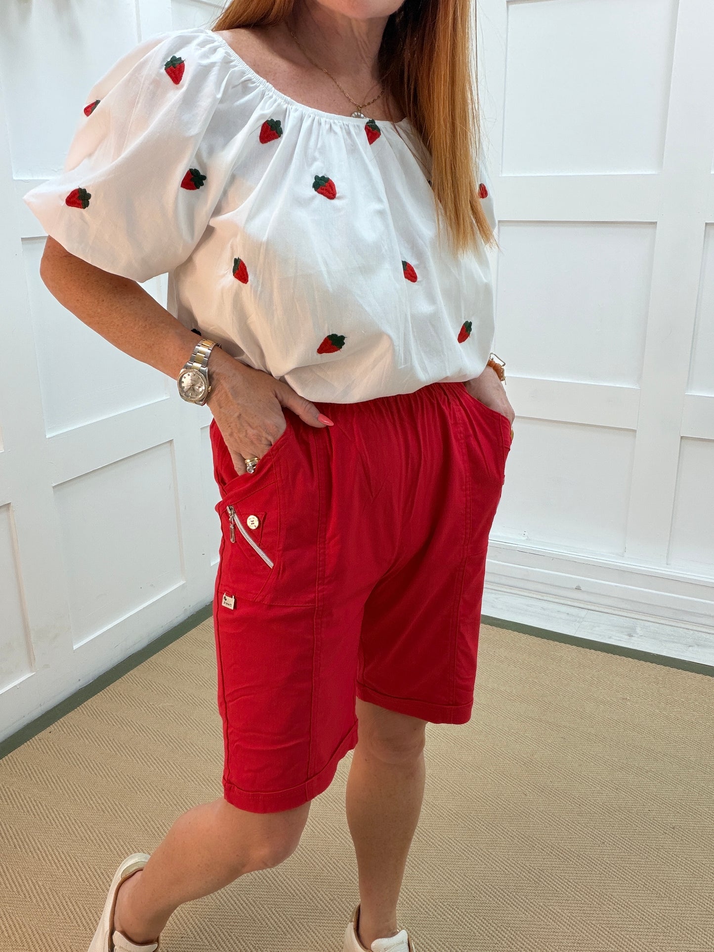 Sammi: Stretchy magic shorts with zips. 5 Sizes: 10-18