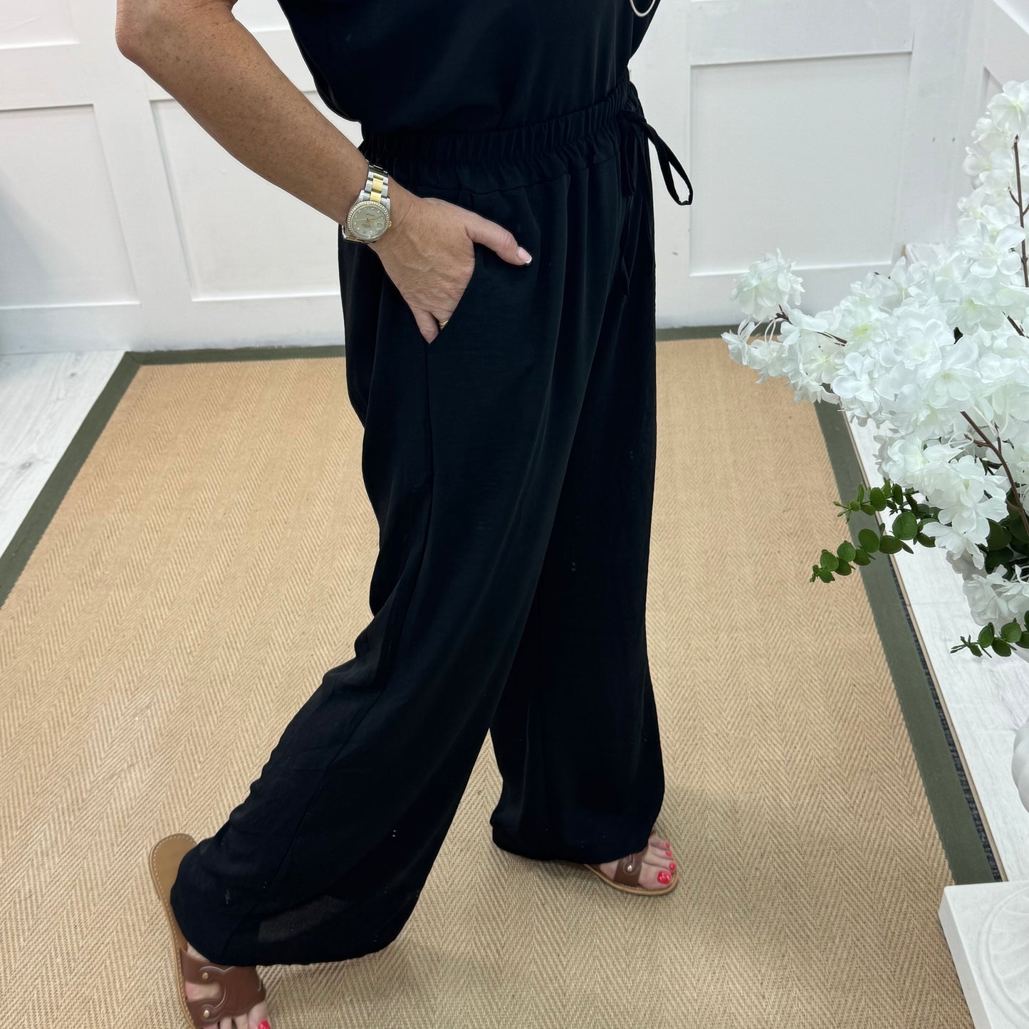 Esme: Black pocket wide leg trousers. One size: 12-20