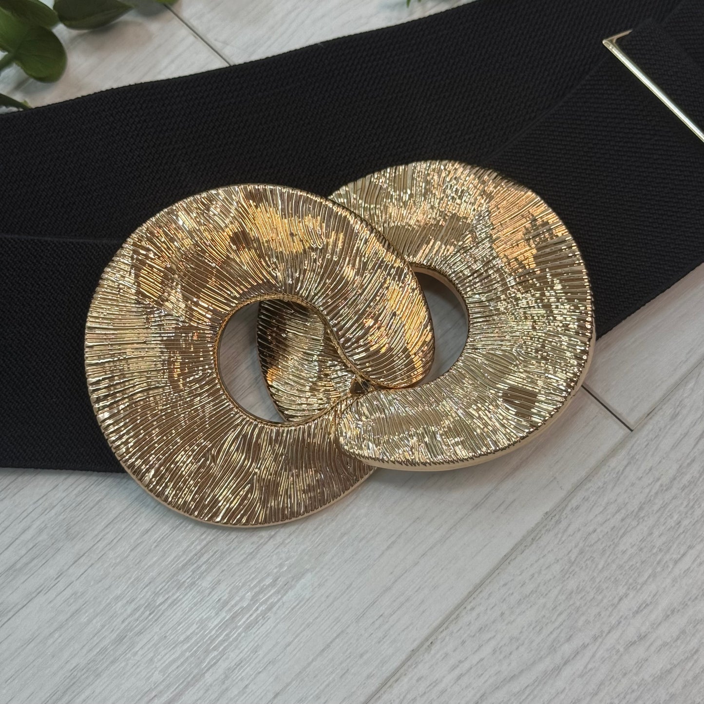 Ellie: Black & gold statementbelt. One size: 8-18