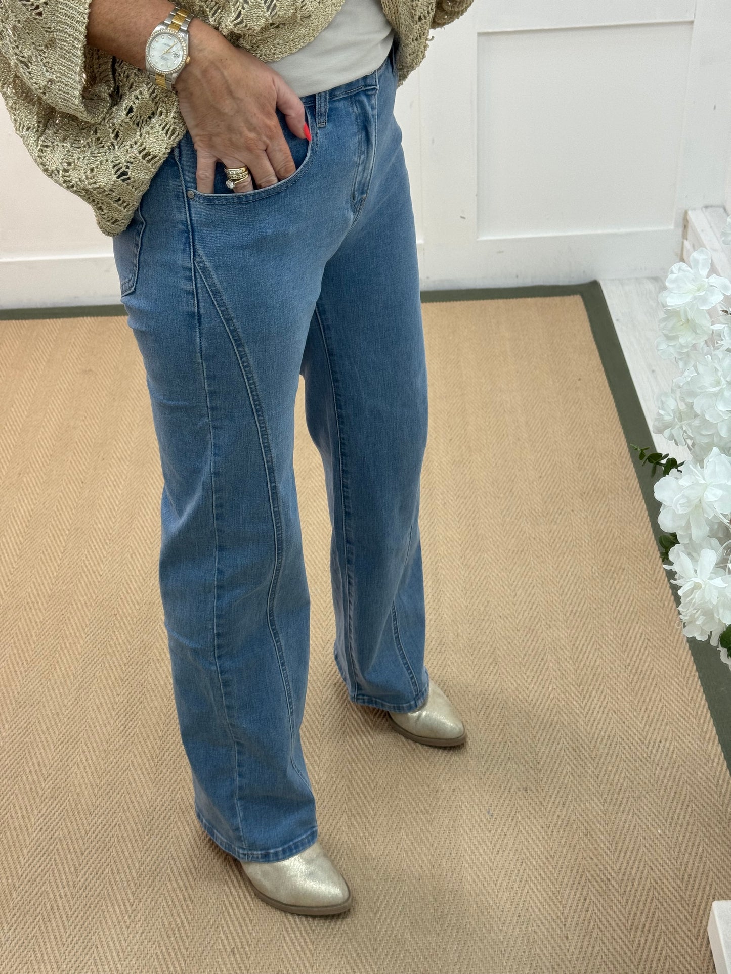 Miley: Denim high rise wide leg jeans. Sizes: 8-16