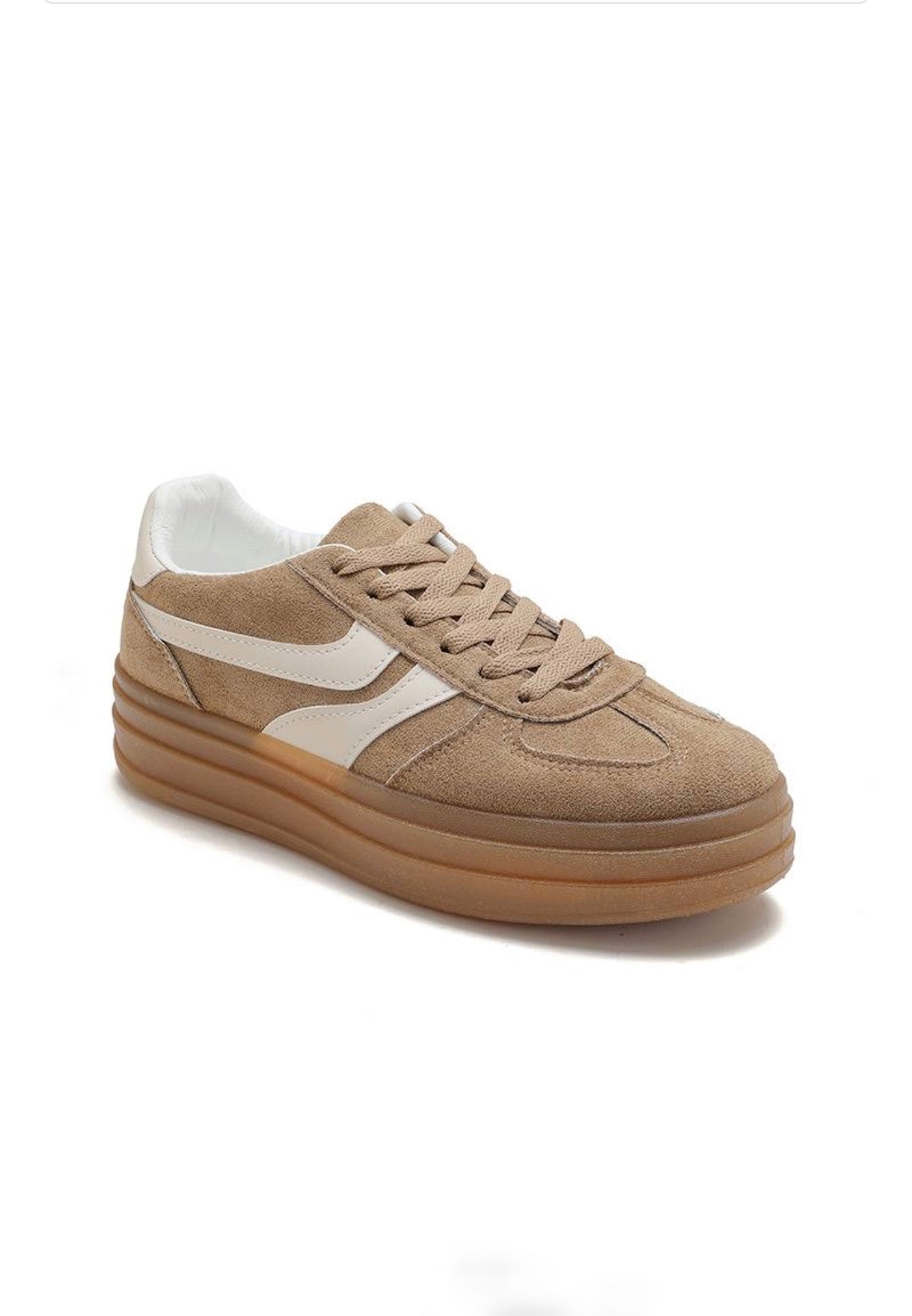 Billi: Beige trainers with cream stripe. Sizes: 3-8