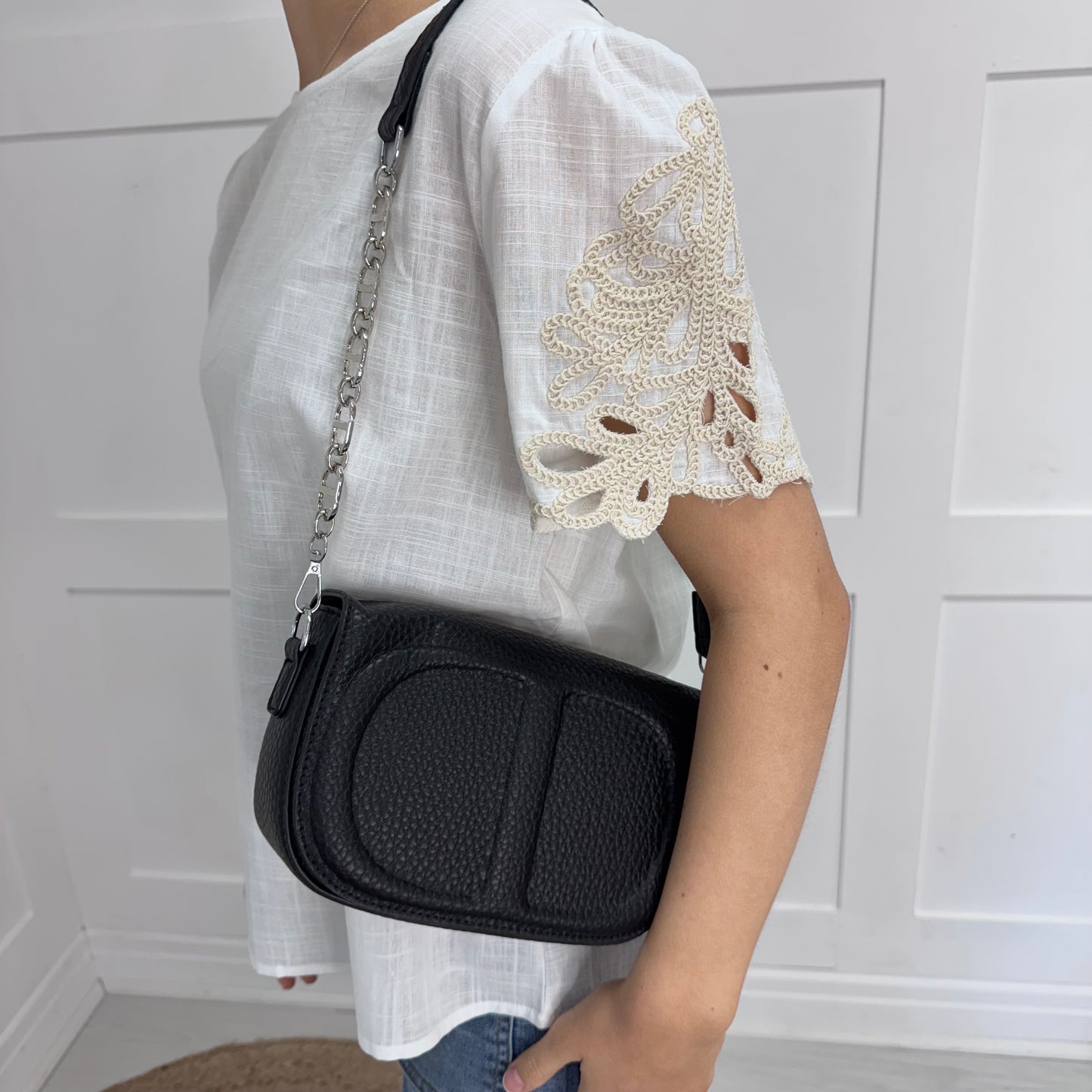 Shellie: Black leather look cross body/clutch bag